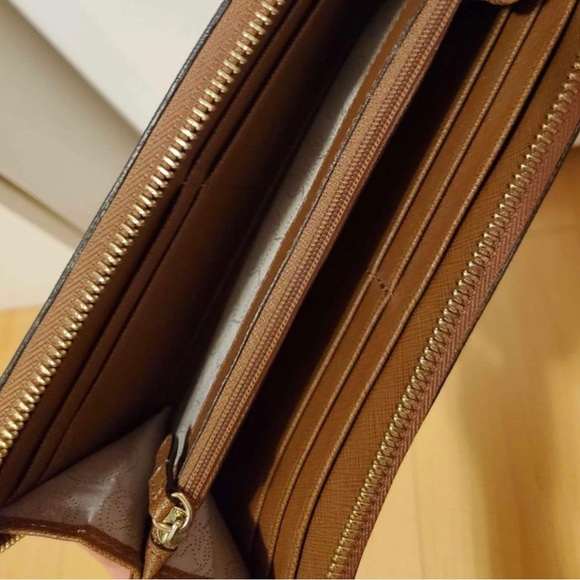 Michael Kors Jet Set Wallet - Picture 7 of 7